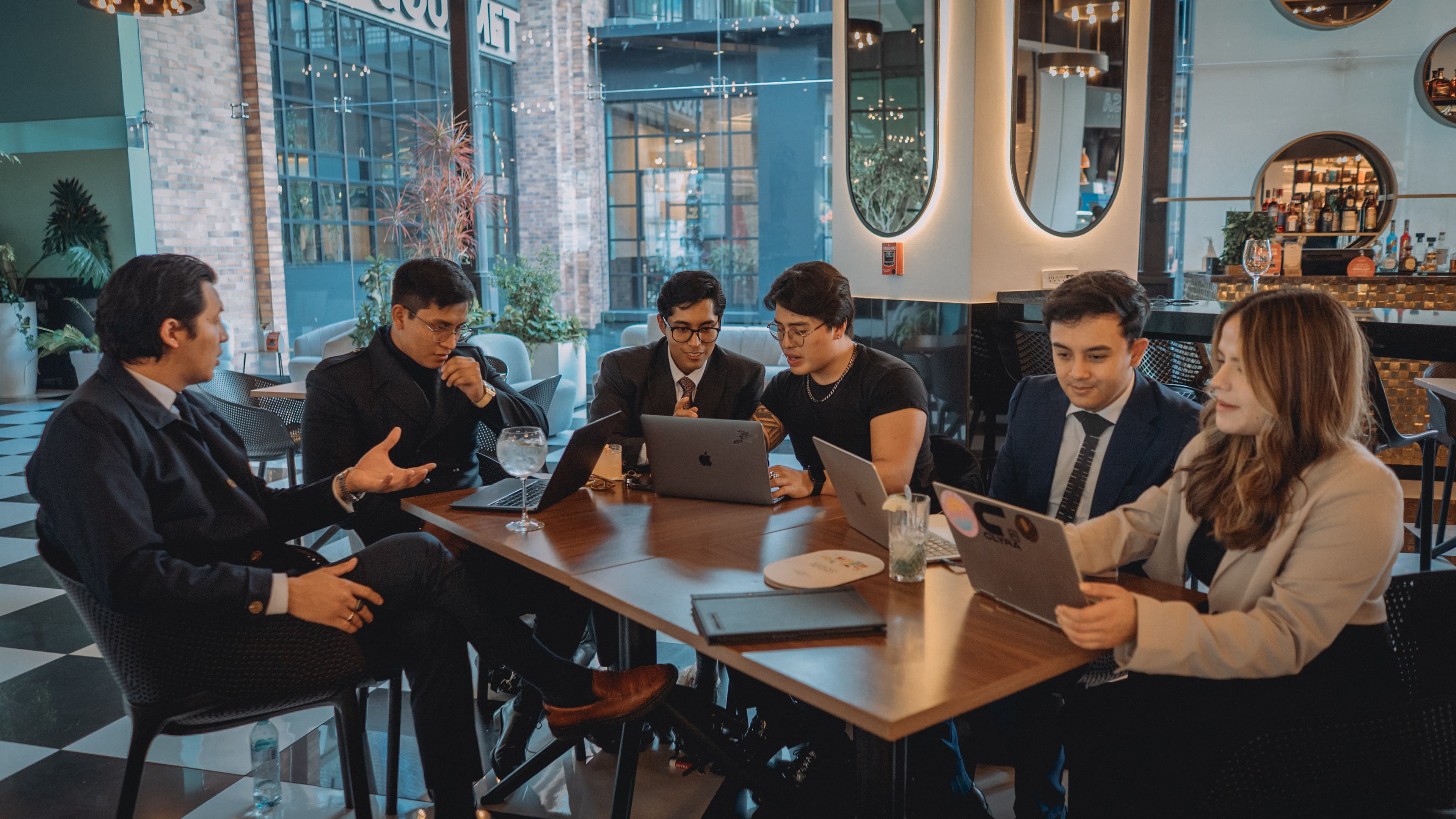 Rigor Global + Agilidad Local